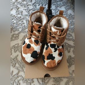 Ugg Neumel cow print- size 7